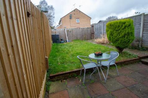 31 Cedar Way - Garden-3.jpg