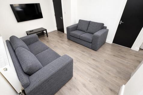 5-bed terraced on Connaught Road, Liverpool, £563/mo