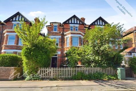 3-bed flat on Trinity Road Folkestone CT20, £1,400/mo