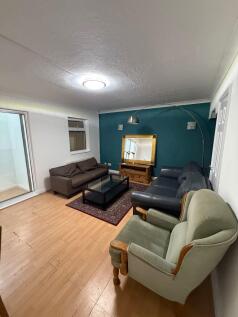 4 bed detached house to rent
