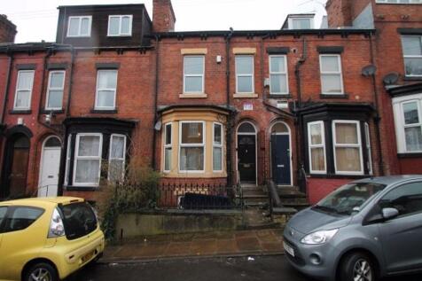 A charming traditional terraced house with a we...