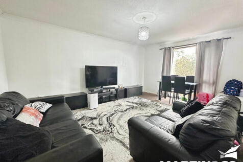 Raeburn Court, Rembrant Grove photo 3