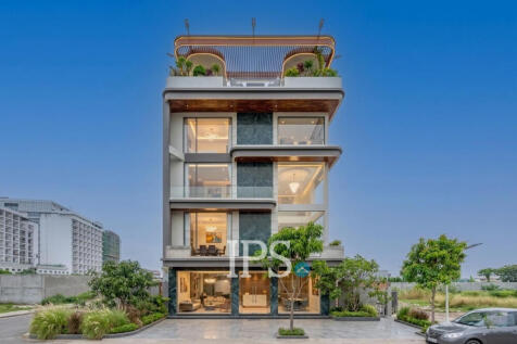 4 Bedroom Villa For Sale - Tonle Bassac, Phnom Penh