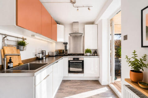 London, W3 - property photo