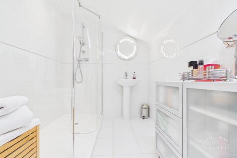MASTER BEDROOM SUITE - ENSUITE