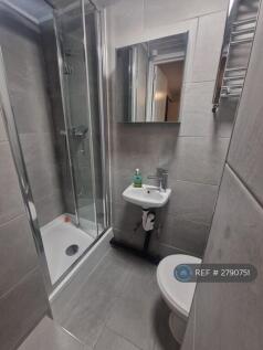 Ground Floor Bedroom - Ensuite