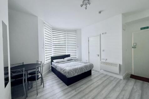  Canewdon Road, Westcliff-on-Sea, Essex photo 4