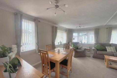 L Shaped Lounge/Diner