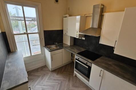 Flat 3, 50 Castle Road photo 3