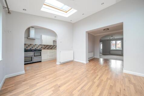 1371675-11-68f74fa2c51aa