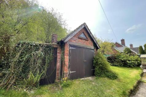 DETACHED TRADITIONAL OUTBUILDING