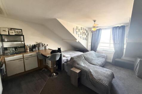 Lounge/Kitchen