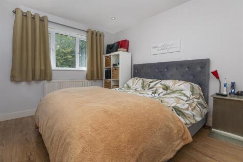 Bramleys Estate Agents - Oakfield Drive - Mirfield