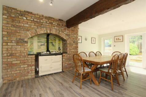 kitchen diner (1).JPG