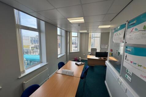 Retail Property (high street) to rent Image 4