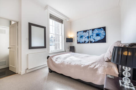 Main Bedroom With Ensuite Bathroom