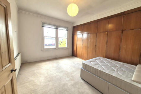 4 bed flat to rent Station Road, Hendon NW4