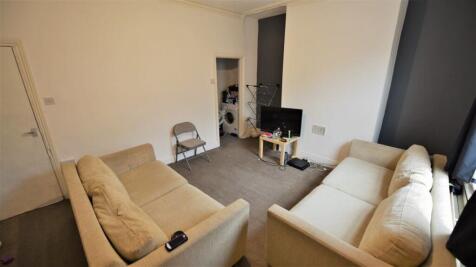 5-bed house on Cardigan Road, £2,383/mo