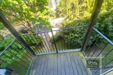 PRIVATE BALCONY