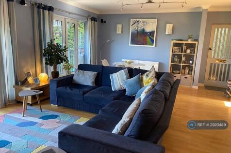 Wilmerhatch Lane, Epsom, KT18 photo 5