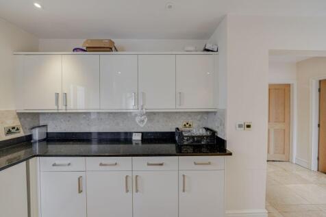Holmes Chapel Road, Congleton, CW12 photo 4