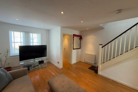 Ivy Court photo 3