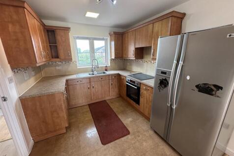 Modern 3/4 Bedroom Townhouse in Newport, NP19