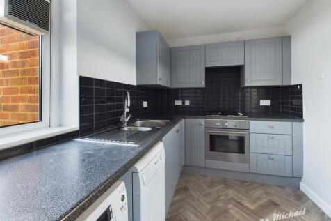 CAM03852G0-PR0142-STILL009