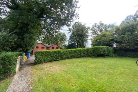 3 Minley Grove gardens.jpg