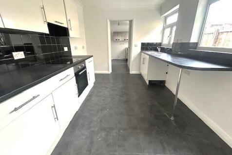3-bed house on Ramnoth Road, £1,000/mo