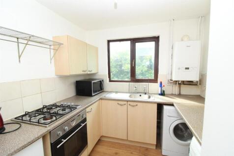 A Room in Robertson Close, Shenley Church End, Milton Keynes, MK5 6EB photo 4