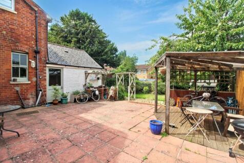 Communal Garden &amp; Patio