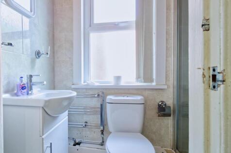 236KL-Bathroom 1.jpg