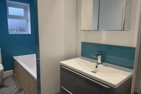 Bathroom 26 George Street.jpg