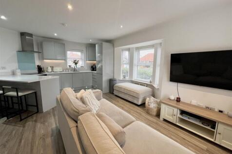 LIVING/KITCHEN