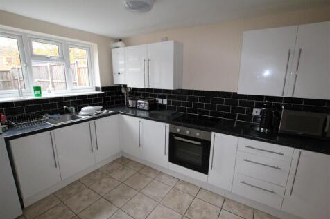 Ely Close, Stevenage, Hertfordshire. SG1 4NW photo 3