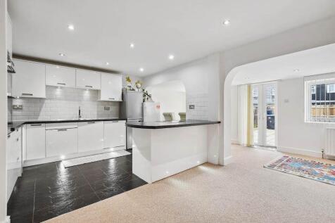 Waltham Abbey, EN9 - property photo