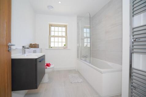 THE DORCHESTER 1ST FLOOR FAMILY BATHROOM.jpg