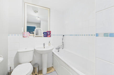 CAM04968G0-PR0050-STILL028