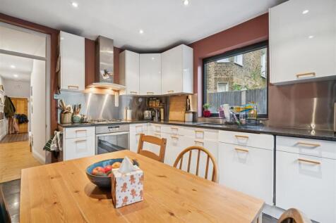 20a Holmewood Road SW2 3RR kitchen 2.jpg
