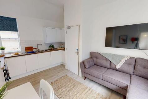 4-bed flat on Flat 2, 83/85, Park Street BS1 5PJ, £1,018/mo