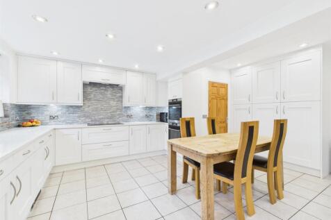 Living Kitchen/Dining Room
