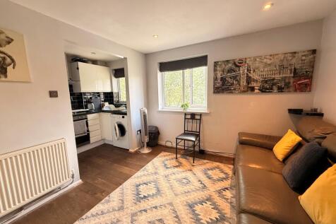 Florence Close, HARLOW photo 3