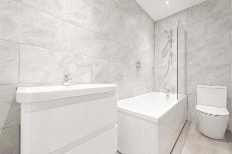 Ilfracombe Gardens, Romford, Essex, RM6 photo 4
