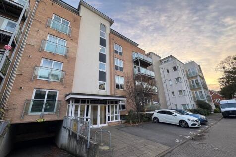 2-bed flat on James Weld Close, Southampton, SO15, £1,300/mo