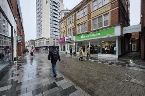 Studio flat on High Street, Maidenhead, SL6, £1,015/mo