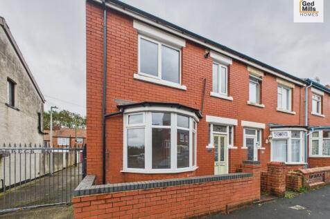 Blackpool, FY3 - property photo