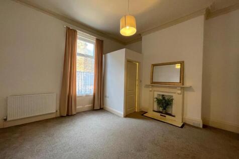 28 Esplanade Gardens, Scarborough photo 4
