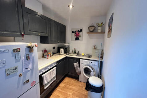 Village Court, Whitworth, OL12 8RH photo 4
