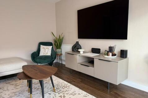 Lounge 1.jpg
